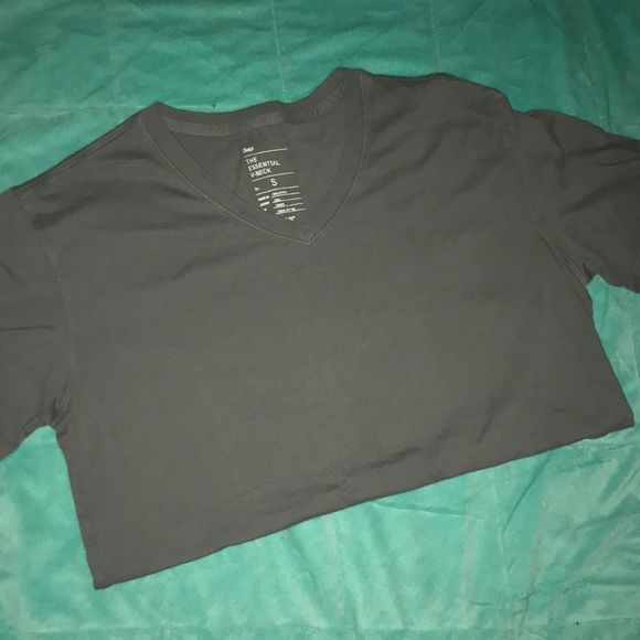 GAP Other - GAP THE ESSENTIAL V-NECK